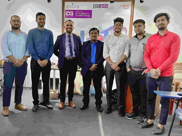 Members of the DIYguru team together outside the Delhi campus